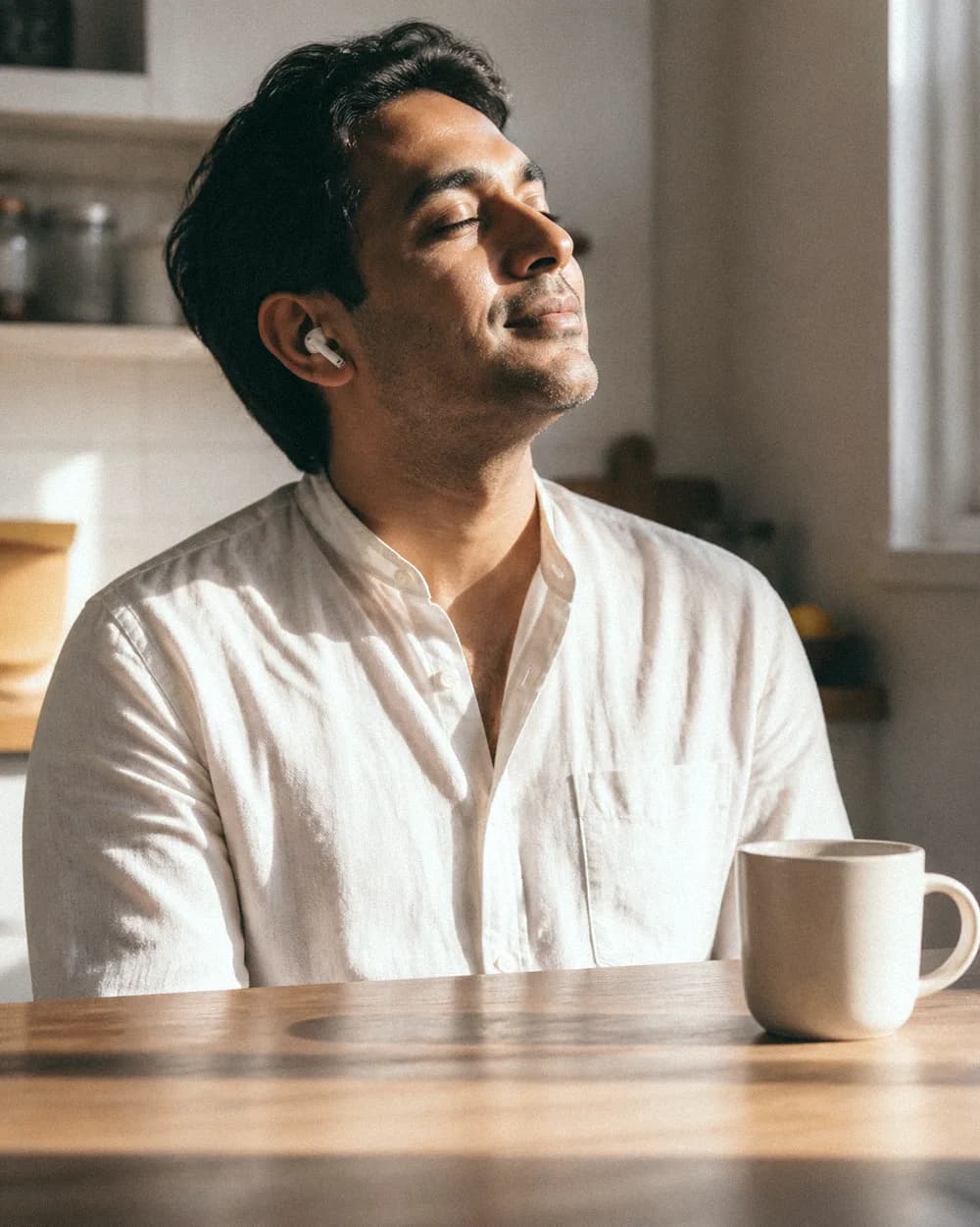 A person listening to a guided Nerva session at home
